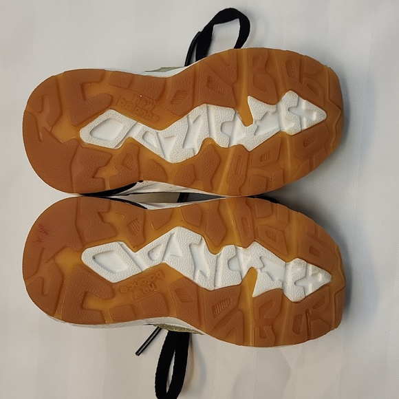 New Balance Gold and Black Baby Shoe's - Picture 8 of 11